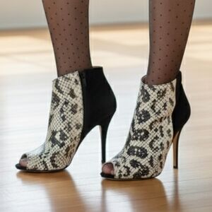 ALEXAWAGNER Snakeskin & Black Open-Toe Heeled Boots – US 8.5 / EU 39